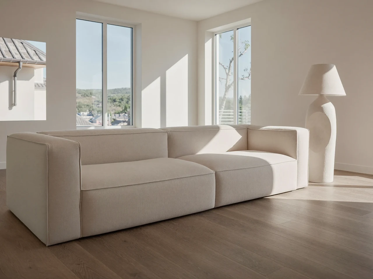 Living luminos, minimalist, ilustrație conceptuală cu canapea joasă din in și lampadar sculptural